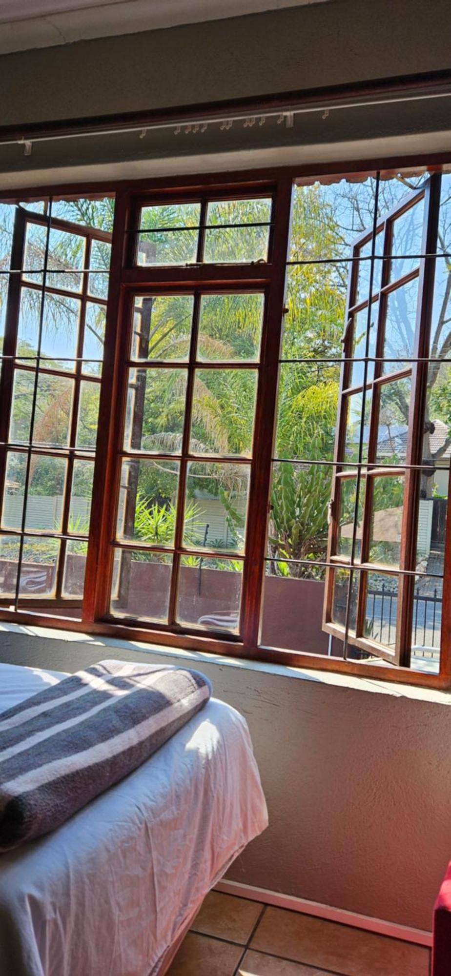 Old Vic Travellers Inn Nelspruit Mbombela Bagian luar foto