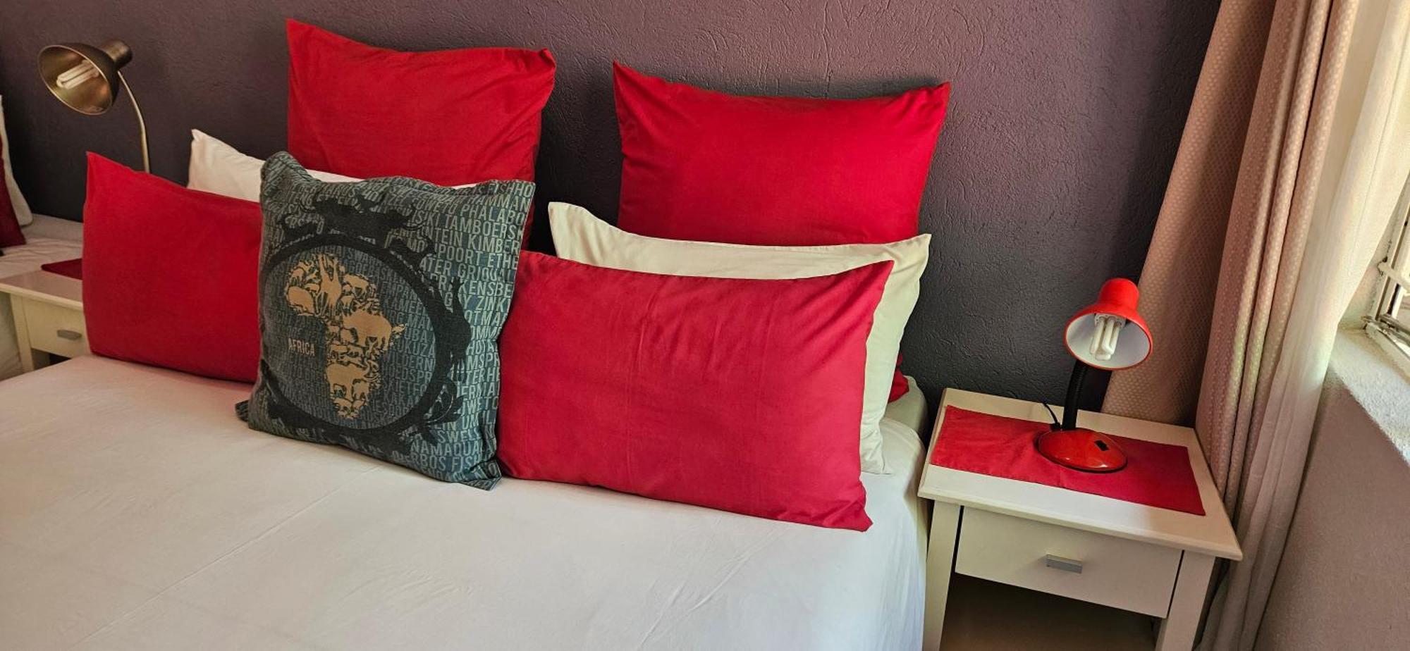Old Vic Travellers Inn Nelspruit Mbombela Bagian luar foto