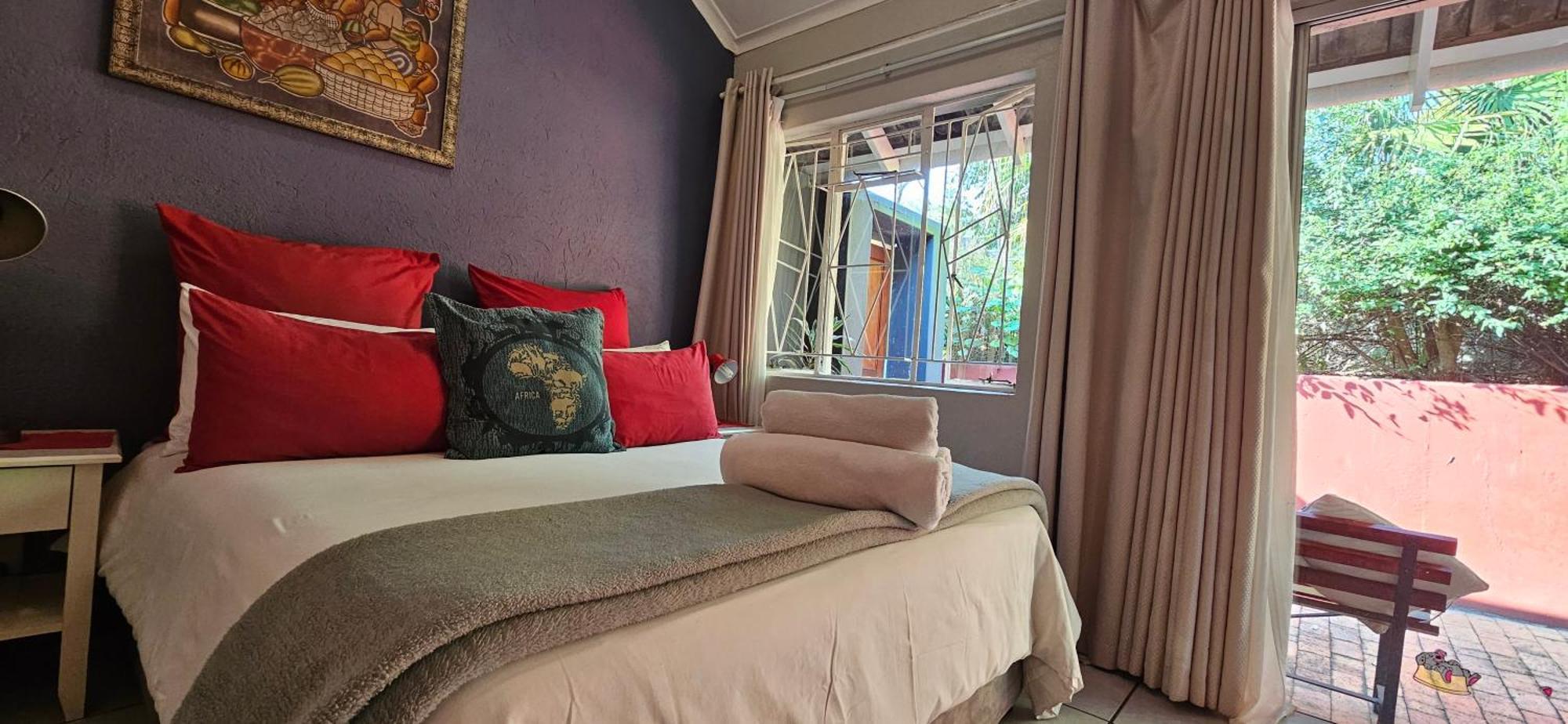 Old Vic Travellers Inn Nelspruit Mbombela Bagian luar foto