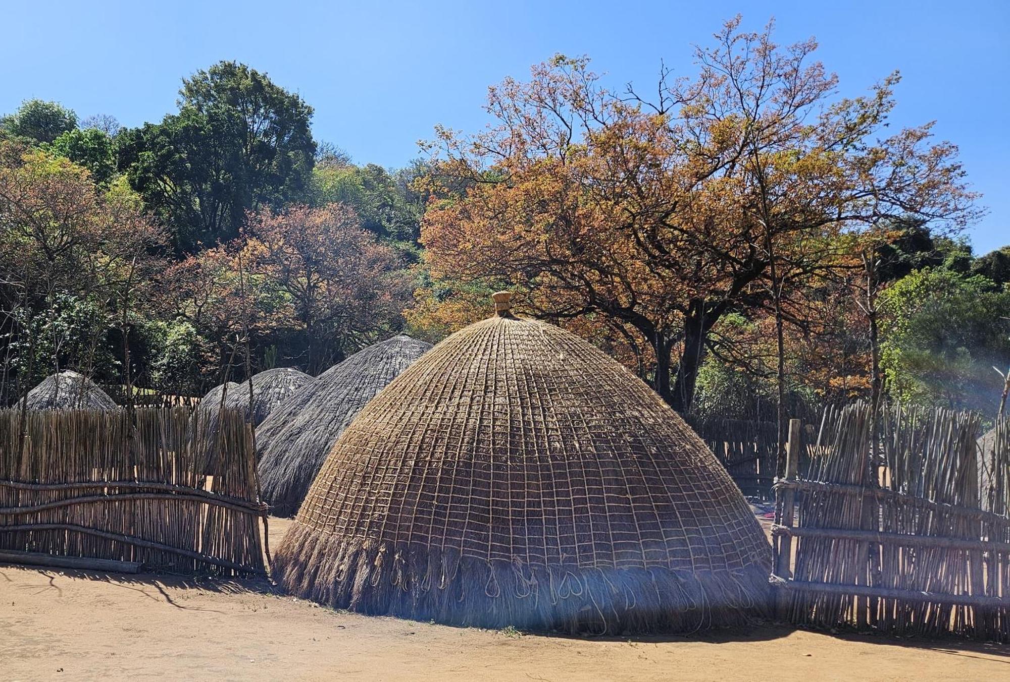 Old Vic Travellers Inn Nelspruit Mbombela Bagian luar foto