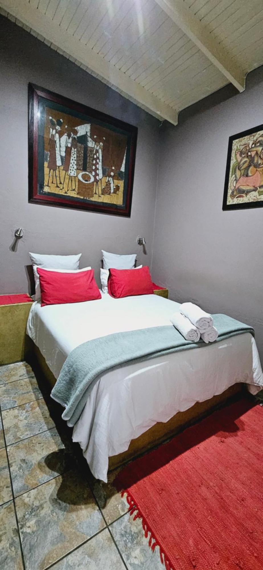 Old Vic Travellers Inn Nelspruit Mbombela Bagian luar foto