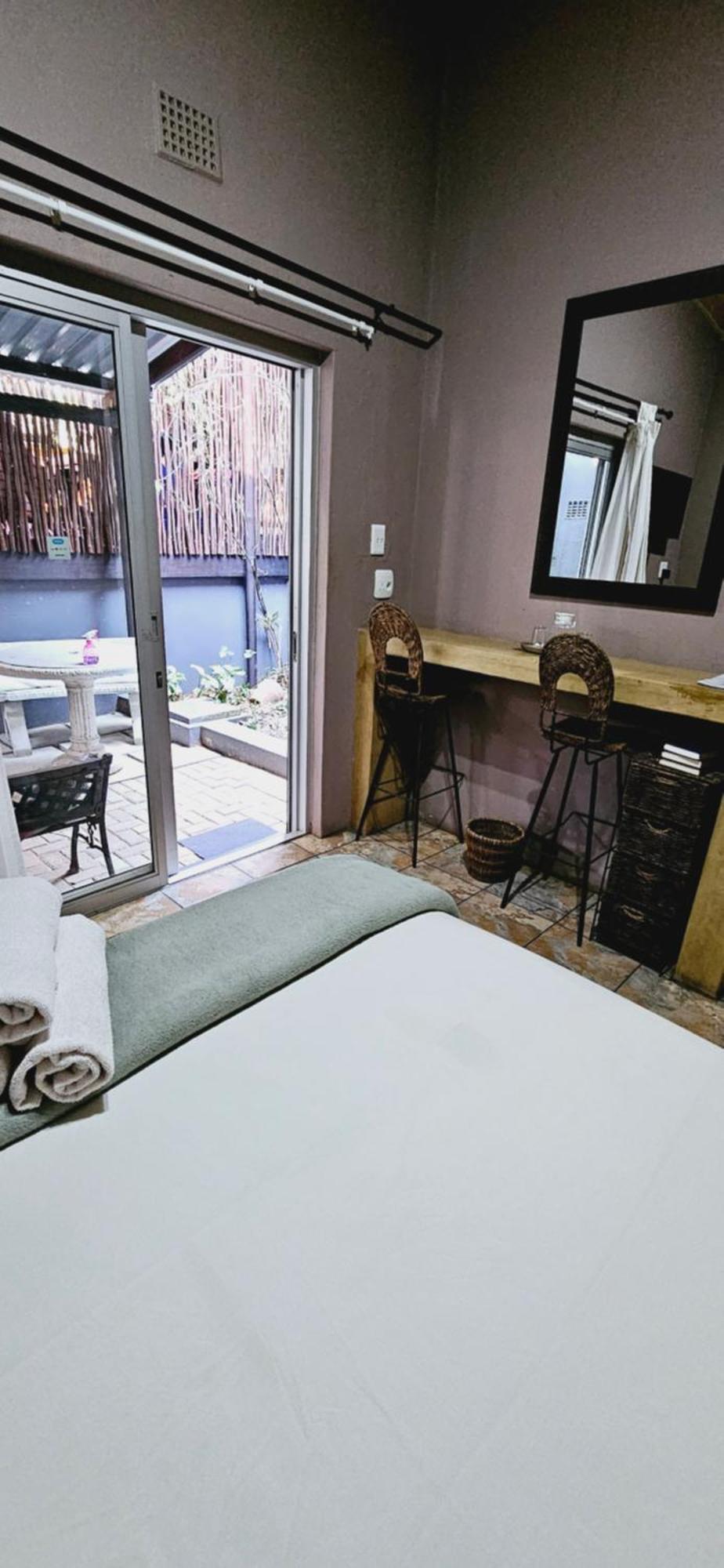 Old Vic Travellers Inn Nelspruit Mbombela Bagian luar foto
