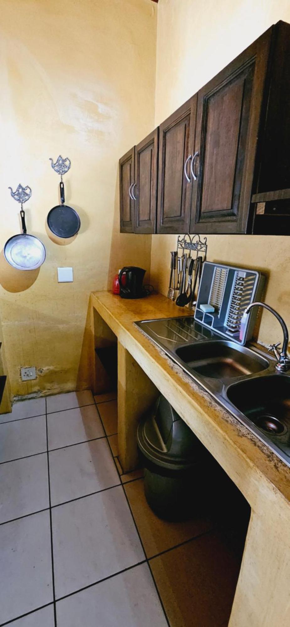 Old Vic Travellers Inn Nelspruit Mbombela Bagian luar foto
