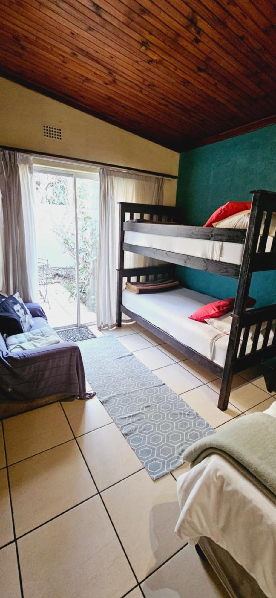Old Vic Travellers Inn Nelspruit Mbombela Bagian luar foto