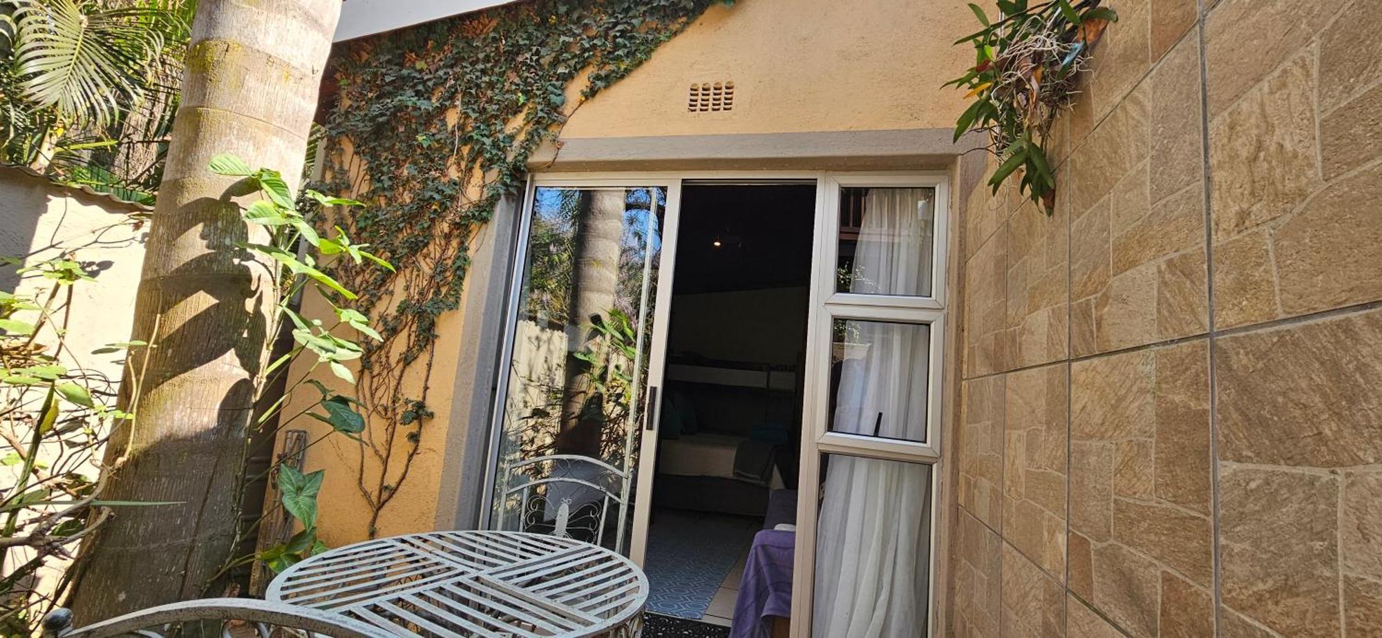 Old Vic Travellers Inn Nelspruit Mbombela Bagian luar foto