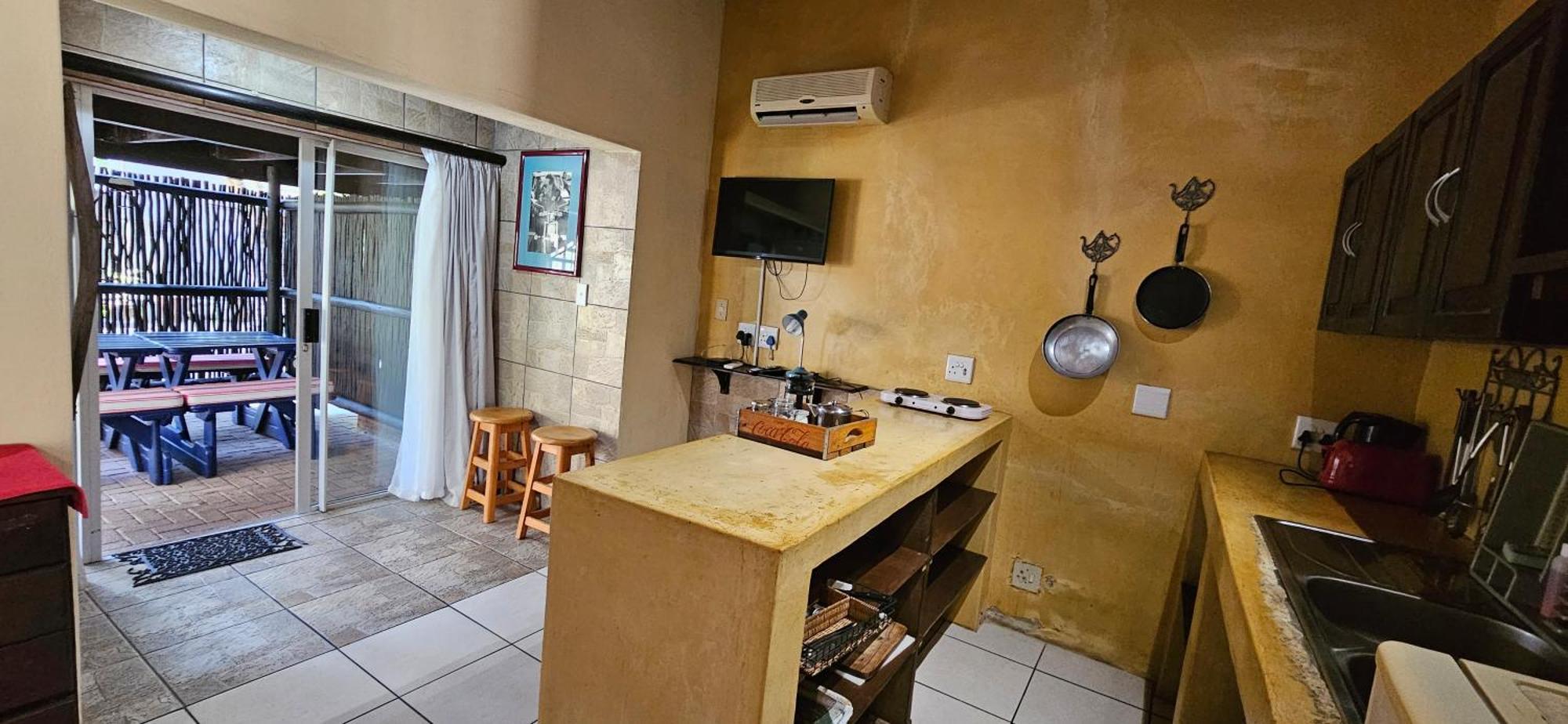Old Vic Travellers Inn Nelspruit Mbombela Bagian luar foto