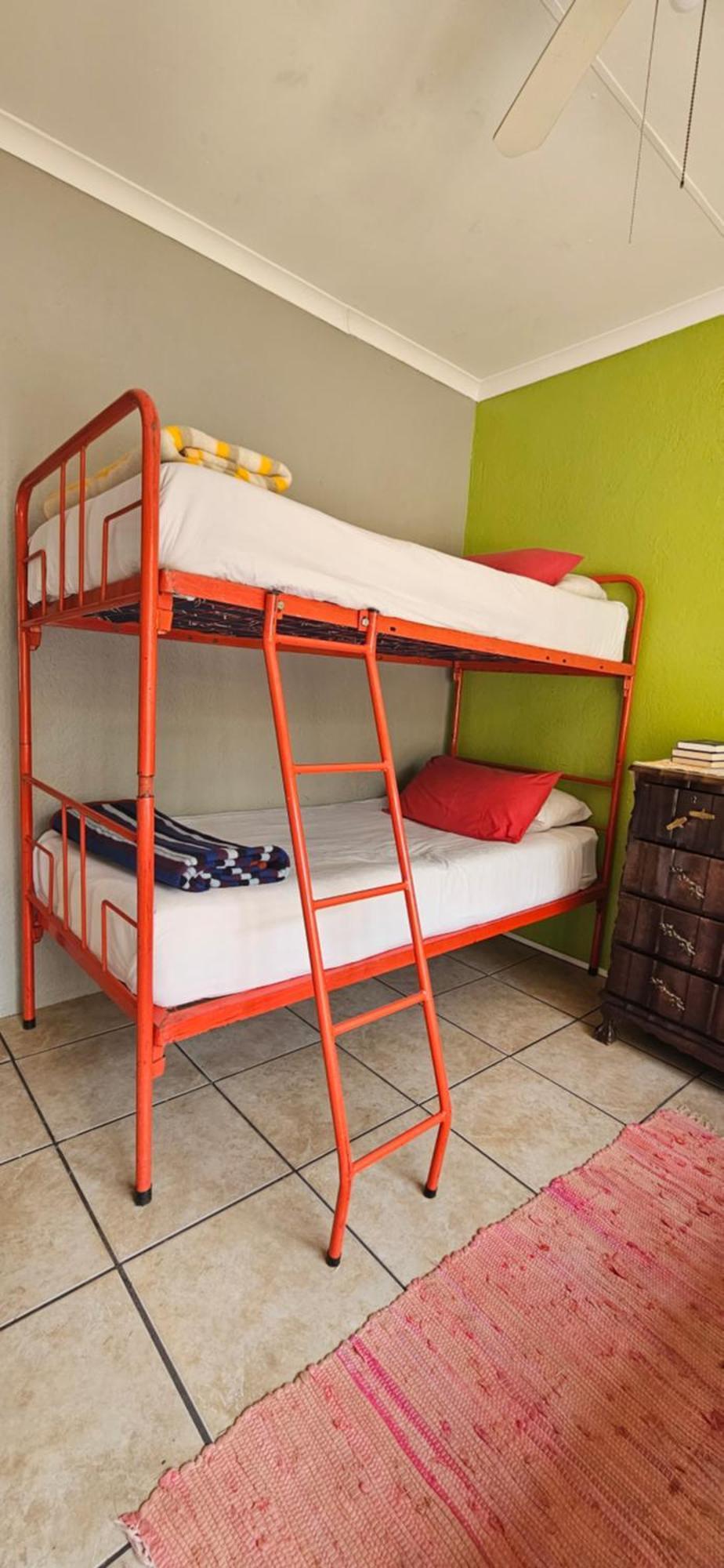Old Vic Travellers Inn Nelspruit Mbombela Bagian luar foto