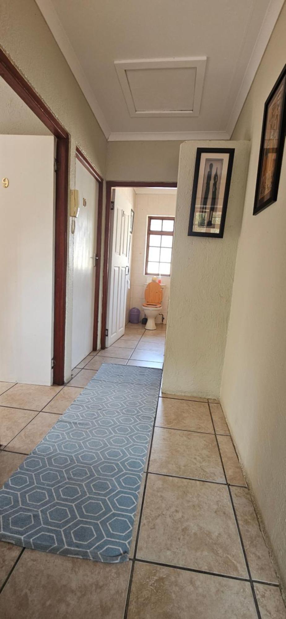 Old Vic Travellers Inn Nelspruit Mbombela Bagian luar foto