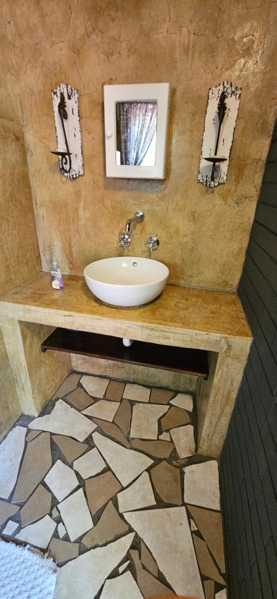 Old Vic Travellers Inn Nelspruit Mbombela Bagian luar foto