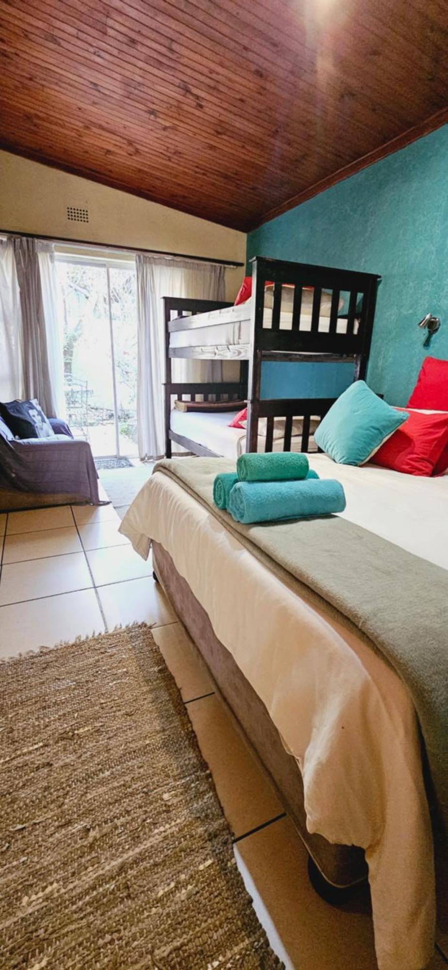 Old Vic Travellers Inn Nelspruit Mbombela Bagian luar foto